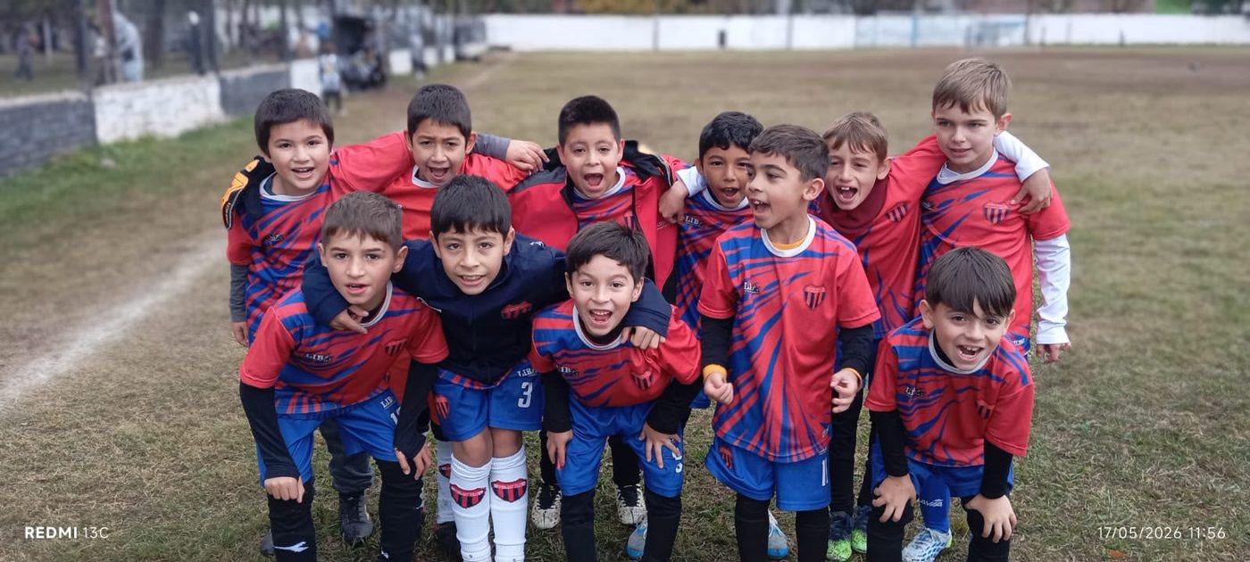 El grupo posando antes del partido