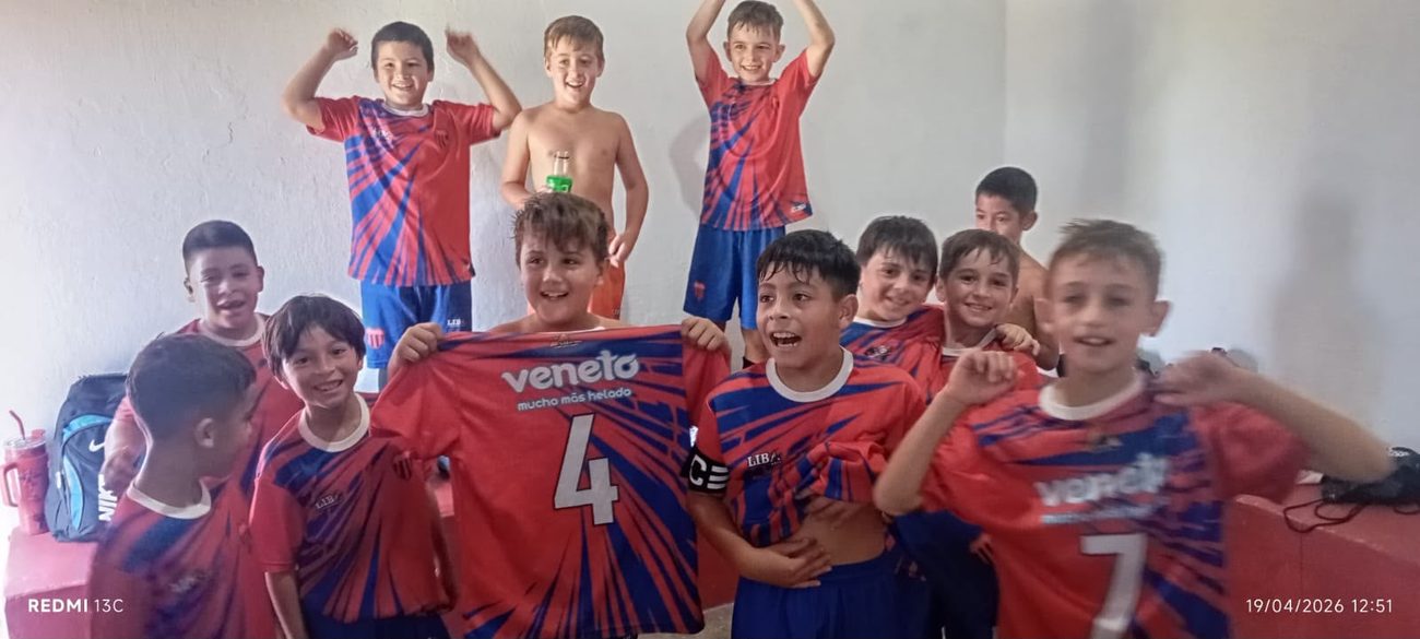 Chicos festejando en el vestuario